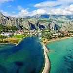 Amazing Apartment In Omis Διαμέρισμα *