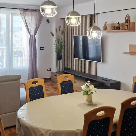 Amazing Apartment In Omis